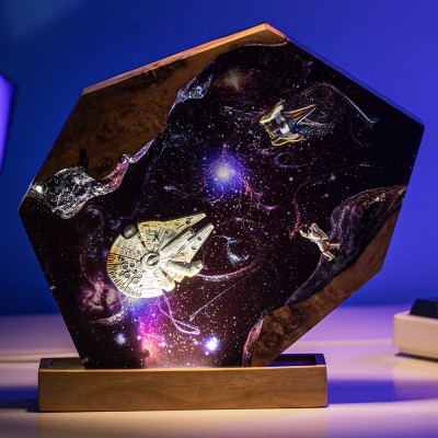 Weltraum-Galaxie-Nachtlicht aus Kunstharz und Holz, interstellare Epoxidlampe
