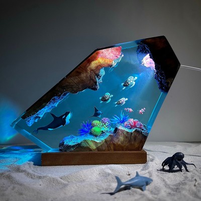 Lámpara de noche de resina con orcas, tortugas y rayas